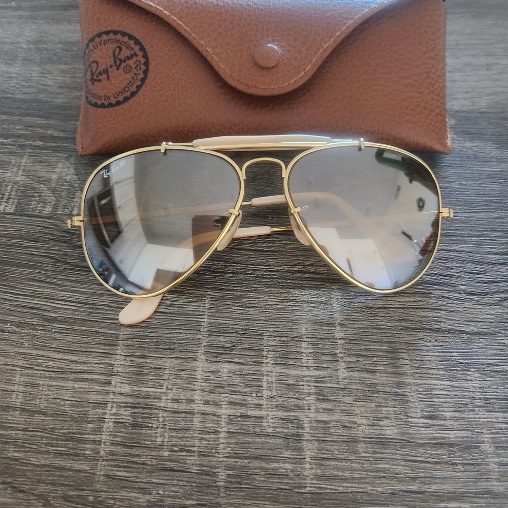 Ray-Ban Gold Aviator Sunglasses